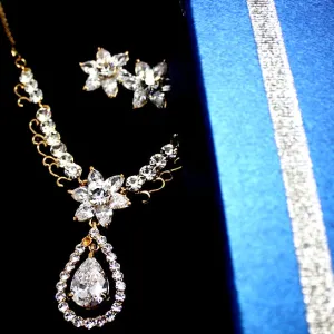Fashion Crystal Princess Design Star Gold Plating Earring Necklace Set