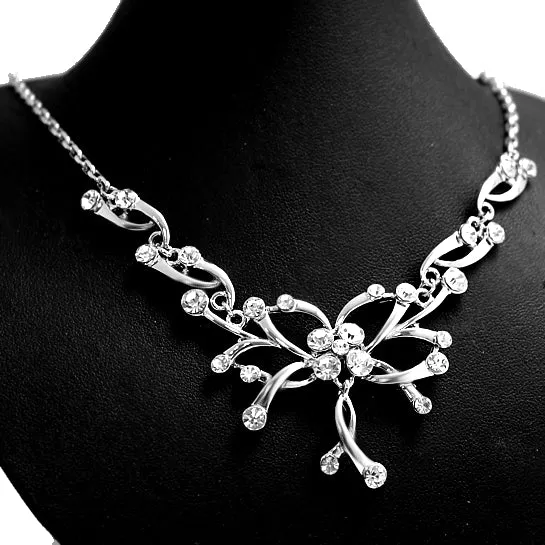 Gifts for women Girl Friend Eye-catching Crystal Flower Necklace Set