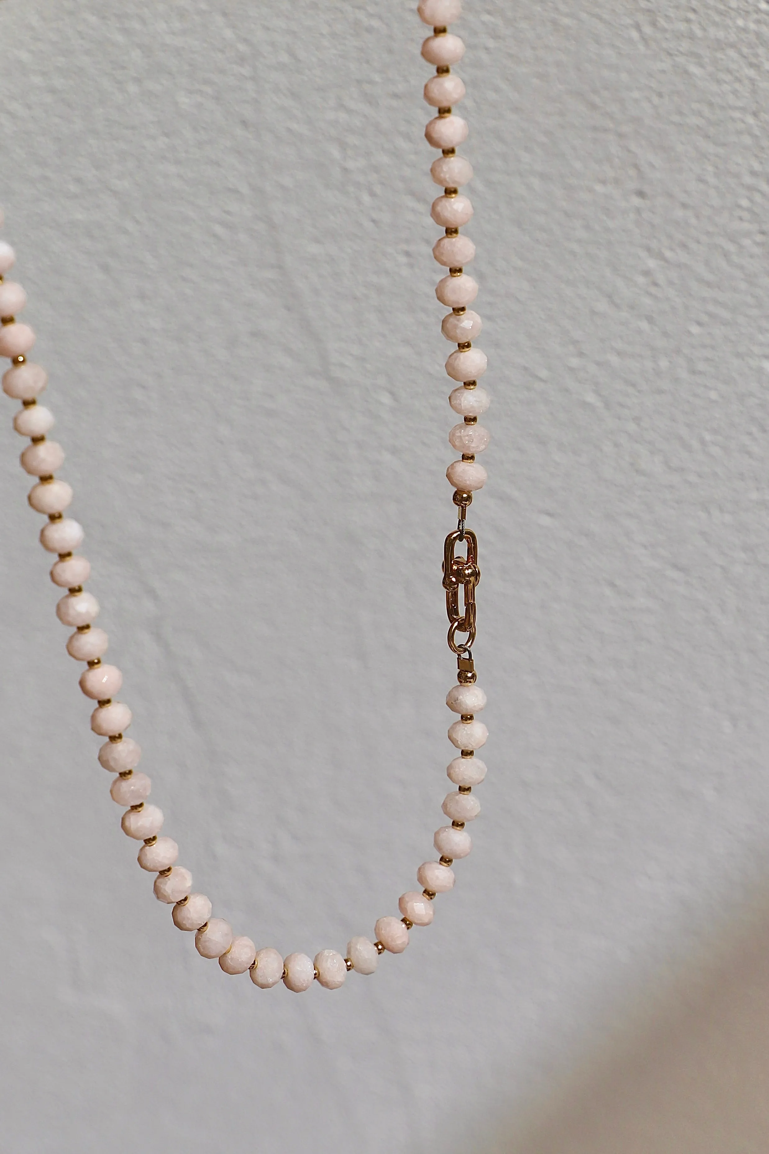 POWDER MORGANITE BEADED NECKLACE